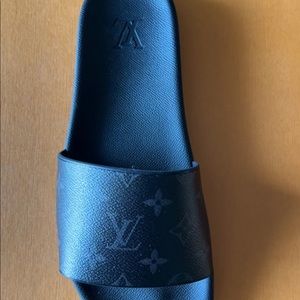 Mens Louis Vuitton pool slides - size 11 US (10 LV)